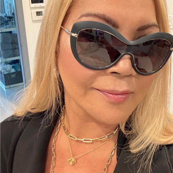 Salvatore Ferragamo Accessories - Salvatore Ferragamo Black Cat-Eye Sunglasses